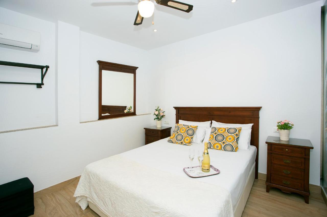 Апартаменты Fresh, Relax & Sun Historic Center Малага Экстерьер фото